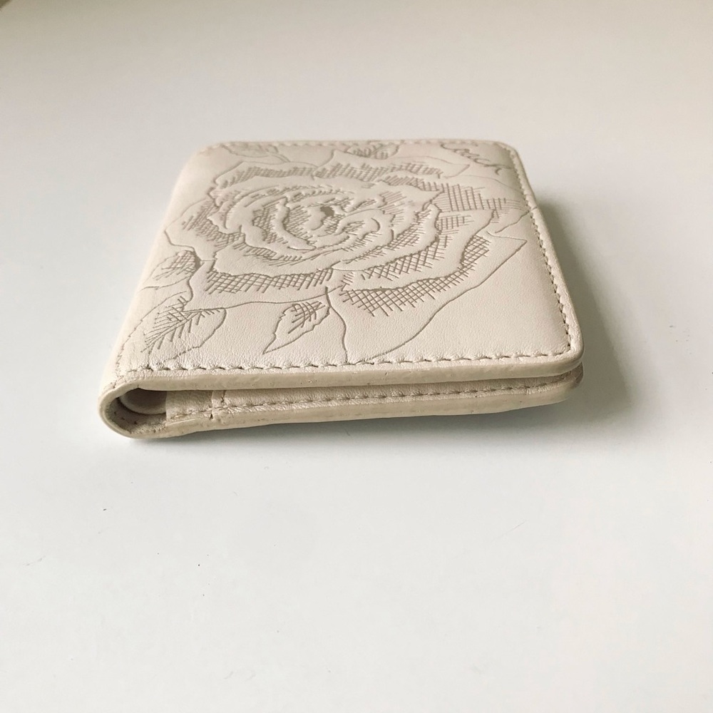 Coach Metallic Rose Embossed Leather Compact Wallet, Rare 2000’s - Picture 8 of 16